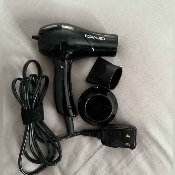 PluggedIn Travel Compact Powerful Blowdryer, Works perfectly! No longer needed - Picture 2 of 3
